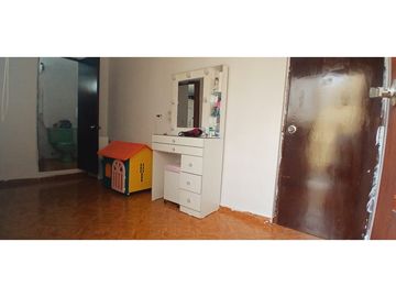 Venta de Casa de 3 Pisos en Condominio – San Miguel