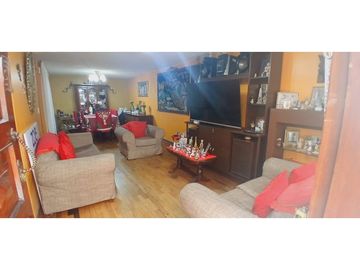 Venta de Casa de 3 Pisos en Condominio – San Miguel
