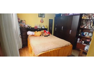 Venta de Casa de 3 Pisos en Condominio – San Miguel