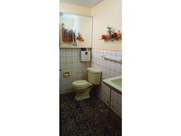 Venta de Casa de 3 Pisos en Condominio – San Miguel
