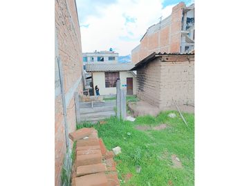 Inversión inteligente en el corazón de Cayambe!!, Terreno con Casa!!