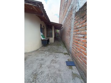 Inversión inteligente en el corazón de Cayambe!!, Terreno con Casa!!