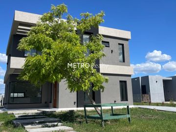 Casa en  Venta en San Sebastian Area 2