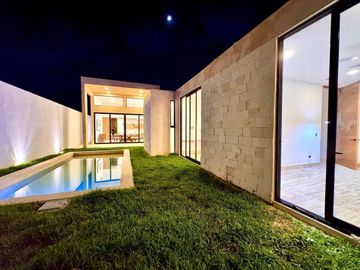 CASA PRE VENTA MÉRIDA, UNA PLANTA, LUJOSA, 402M2, PRIVADA ADANA XCANATUN.