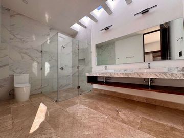 CASA PRE VENTA MÉRIDA, UNA PLANTA, LUJOSA, 402M2, PRIVADA ADANA XCANATUN.