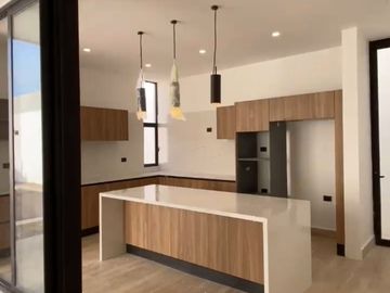 CASA PRE VENTA MÉRIDA, UNA PLANTA, LUJOSA, 402M2, PRIVADA ADANA XCANATUN.