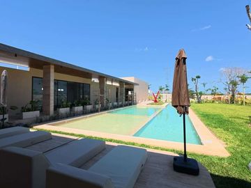 CASA PRE VENTA MÉRIDA, UNA PLANTA, LUJOSA, 402M2, PRIVADA ADANA XCANATUN.