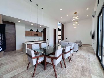 CASA PRE VENTA MÉRIDA, UNA PLANTA, LUJOSA, 402M2, PRIVADA ADANA XCANATUN.