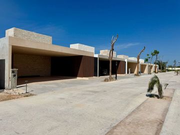 CASA PRE VENTA MÉRIDA, UNA PLANTA, LUJOSA, 402M2, PRIVADA ADANA XCANATUN.