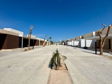 CASA PRE VENTA MÉRIDA, UNA PLANTA, LUJOSA, 402M2, PRIVADA ADANA XCANATUN.