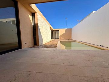 CASA PRE VENTA MÉRIDA, UNA PLANTA, LUJOSA, 402M2, PRIVADA ADANA XCANATUN.