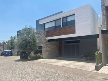 Se Vende Casa en Jurica, Arco de Piedra, la Privada más Exclusiva en Jurica.