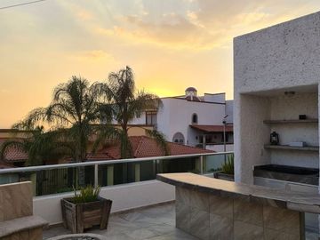 Preciosa Residencia en LOMA DORADA, Super Céntrica, 4 Niveles !