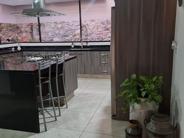 Preciosa Residencia en LOMA DORADA, Super Céntrica, 4 Niveles !
