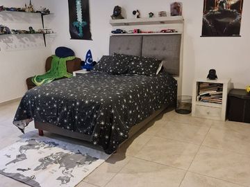 Preciosa Residencia en LOMA DORADA, Super Céntrica, 4 Niveles !