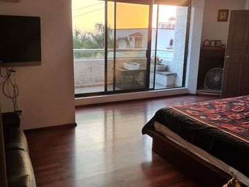 Preciosa Residencia en LOMA DORADA, Super Céntrica, 4 Niveles !