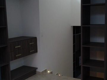 Preciosa Residencia en LOMA DORADA, Super Céntrica, 4 Niveles !