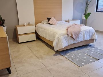 Preciosa Residencia en LOMA DORADA, Super Céntrica, 4 Niveles !