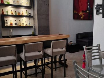 Preciosa Residencia en LOMA DORADA, Super Céntrica, 4 Niveles !