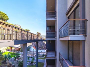 Hermoso Departamento en Loma Dorada, 263 m2, 3 Recamaras, 3.5 Baños, de LUJO !