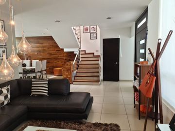 Casa en Venta en Centro Sur, Claustros de las Misiones, 4 Recamaras, 4.5 Baños