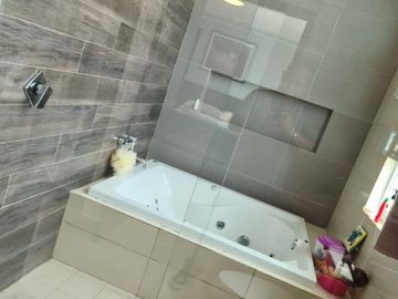 Casa en Venta en Centro Sur, Claustros de las Misiones, 4 Recamaras, 4.5 Baños