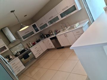 Casa en Venta en Centro Sur, Claustros de las Misiones, 4 Recamaras, 4.5 Baños