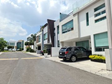 Casa en Venta en Centro Sur, Claustros de las Misiones, 4 Recamaras, 4.5 Baños