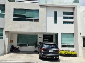 Casa en Venta en Centro Sur, Claustros de las Misiones, 4 Recamaras, 4.5 Baños