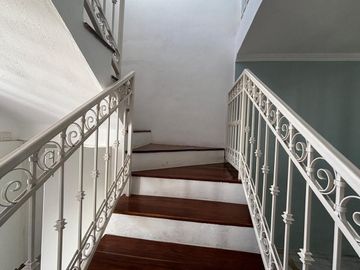 Venta Casa sobre Av. Principal ideal para Negocio, Altabrisa.