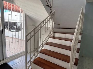 Venta Casa sobre Av. Principal ideal para Negocio, Altabrisa.