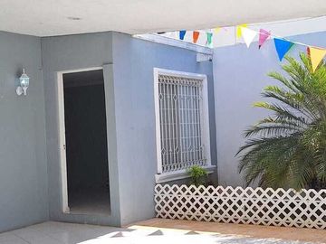 Venta Casa sobre Av. Principal ideal para Negocio, Altabrisa.