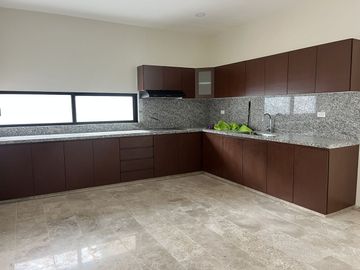 Venta Residencia en Privada cerca Plaza La Isla Mérida Yucatán