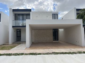 Venta Residencia en Privada cerca Plaza La Isla Mérida Yucatán