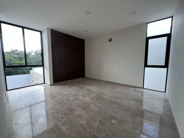 Venta Residencia en Privada cerca Plaza La Isla Mérida Yucatán