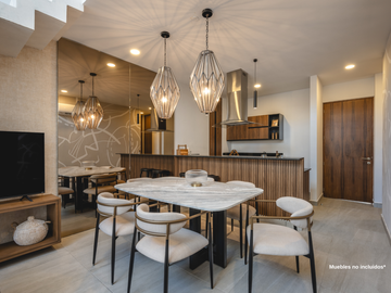 Departamento con recámara en planta baja y jardín