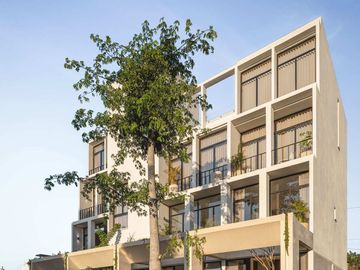 Departamento con recámara en planta baja y jardín