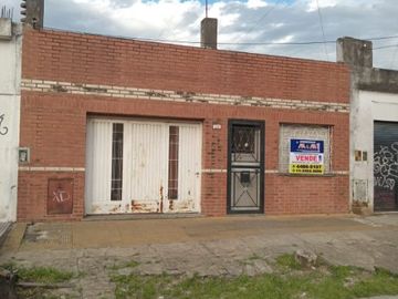 Casa en venta en Isidro Casanova