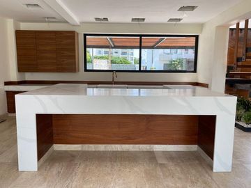 Espectacular residencia en Fracc Paraiso Country Club, Morelos