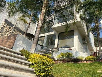 Linda casa en venta en fraccionamiento en Av. Palmira, Mor.