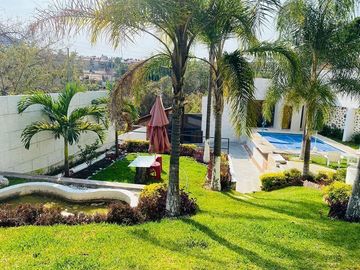 Linda casa en venta en fraccionamiento en Av. Palmira, Mor.