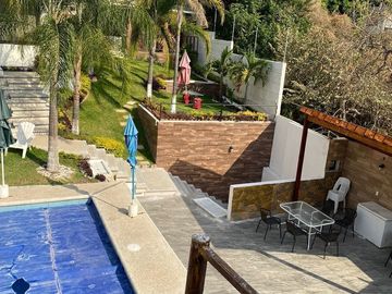 Linda casa en venta en fraccionamiento en Av. Palmira, Mor.