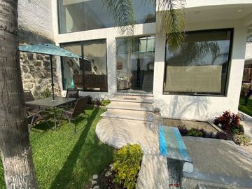 Linda casa en venta en fraccionamiento en Av. Palmira, Mor.