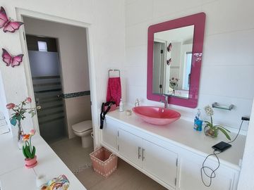 Hermosa casa en Venta en Colinas de Santa Fe, Morelos