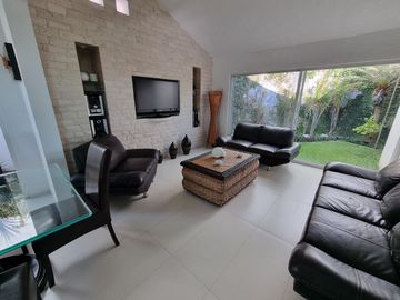 Hermosa casa en Venta en Colinas de Santa Fe, Morelos