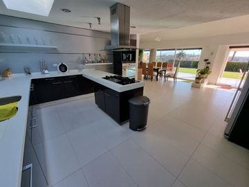 Hermosa casa en Venta en Colinas de Santa Fe, Morelos