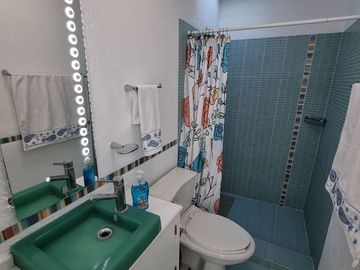 Hermosa casa en Venta en Colinas de Santa Fe, Morelos