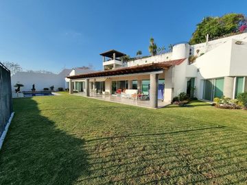 Hermosa casa en Venta en Colinas de Santa Fe, Morelos