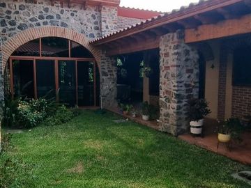 Hermosa casa colonial en Club de Golf Santa Fe, Morelos