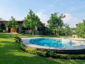 Hermosa casa colonial en Club de Golf Santa Fe, Morelos